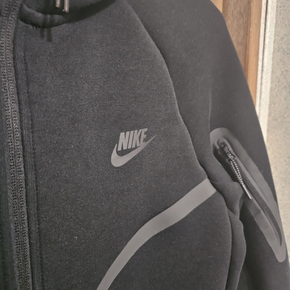 Nike Tech  Fleece Windrunner Black Full-Zip Hoodie - Picture 5 of 6